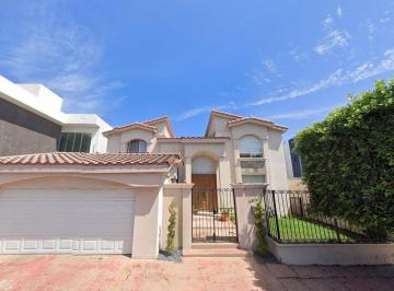 Casa de 6 habitaciones, Tijuana · Casa de 370 m² con 6 Recámaras en Venta en Lomas de Agua Caliente