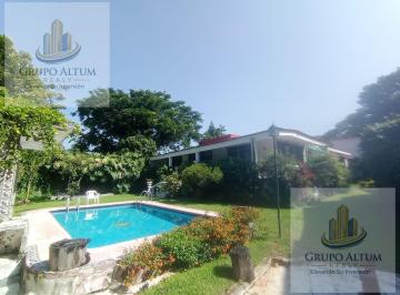 Casa · 724m² · 3 Recámaras · 1 Estacionamiento · Oportunidad Venta de Casa con Departamentos Rentables