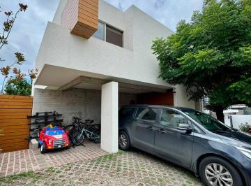 Casa de 3 habitaciones, León · Casa en Renta en Lomas del Molino I