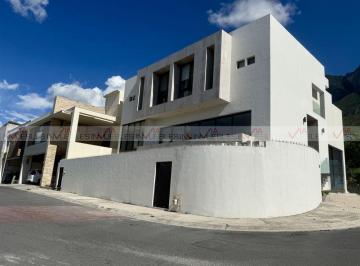 Casa · 615m² · 4 Recámaras · 3 Estacionamientos · Casa en Venta en Cantizal