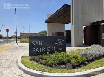 Terreno / Lote · 285m² · Terreno en Venta Frente Área Verde en San Patricio, Lomas del Campanario Norte