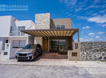 Casa · 163m² · 3 Recámaras · 2 Estacionamientos · Casa en Venta Excelente Ubicación en Circuito Mirador del Campanario