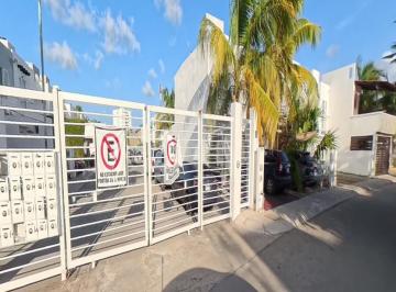 Casa de 2 habitaciones, Cancún · Casa de Dos Niveles con Superficie de Terreno de 100 m² con 2 Recámaras en Venta en Villa Marino