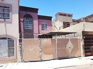 Casa de 3 habitaciones, Cajeme · Se Vende Casa de Dos Niveles