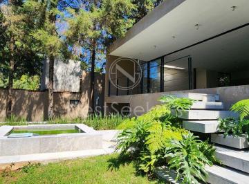Casa de 4 habitaciones, Valle de Bravo · Casa en Renta en Avandaro