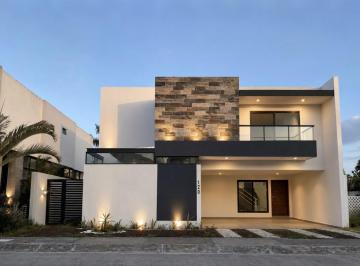 Casa · 170m² · 2 Recámaras · 2 Estacionamientos · Casa en Venta en Punta Tiburón