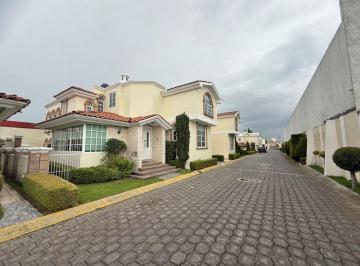 Casa de 3 habitaciones, Metepec · Casa en Venta en Fraccionamiento Versalles Cerca de Town Square y Galerias Metepec