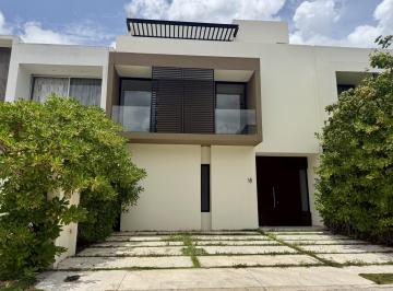 Casa · 255m² · 3 Recámaras · 2 Estacionamientos · Casa en Renta en Aqua