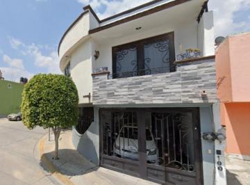 Casa de 3 habitaciones, León · Excelente Propiedad en Cto de Los Robles #100, Cd Satelite, 37440 León de Los Aldama, Gto. con 90 M"