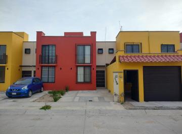 Casa · 76m² · 3 Recámaras · 1 Estacionamiento · Casa en Renta en Villas Universidad
