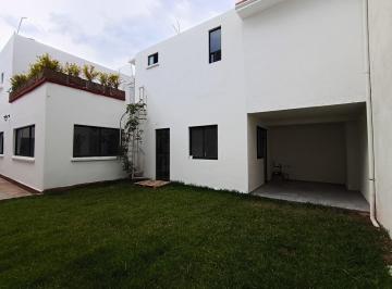 Casa · 280m² · 4 Recámaras · 3 Estacionamientos · Casa Remodelada en Venta en Guadalupe Insurgentes, Cdmx | Recámara en Planta Baja | Jardín | 3 Estac