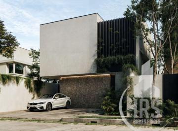 Casa de 4 habitaciones, Saltillo · Hermosa Residencia, Casa Al Norte Ubicada Frente a Área Verde