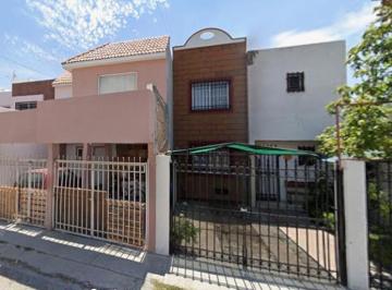 Casa de 3 habitaciones, Celaya · ¡Precioso Inmueble Localizado en Celaya Guanajuato!