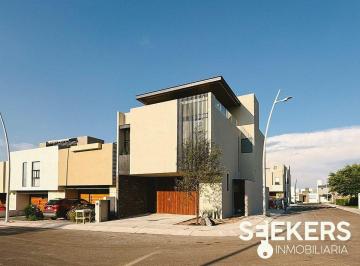 f3e5b8d16542ff5a6b094ffaa24e153f18abcca4ec47aaa9f49c23c19332da37 · Casa en Preventa en Zizana - Zakia Querétaro con 4 Recámaras y Roof