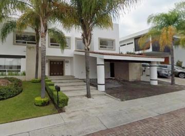 Casa de 4 habitaciones, Querétaro · ¡Magnifica Propiedad en Cumbres Queretaro!