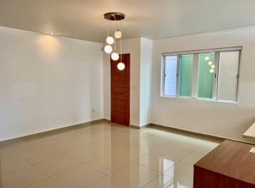 Casa · 230m² · 3 Recámaras · 3 Estacionamientos · Casa en Lomas de Juriquilla
