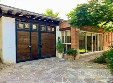 Casa · 350m² · 3 Recámaras · 2 Estacionamientos · Casa en El Carmen