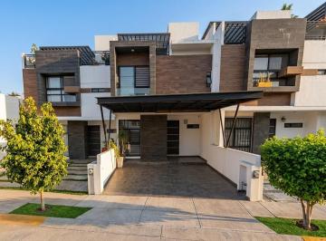 Casa de 4 habitaciones, Morelia · Casa en Renta en Lartesi Altozano, Morelia, Michoacán