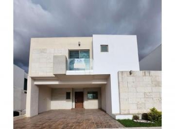 1 · Casa en Renta Al Norte de Saltillo | Las Misiones V | 3 Recámaras con Baño | Frente a Área Verde
