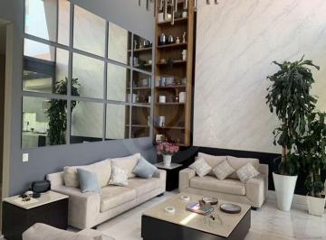 Casa · 451m² · 3 Recámaras · 4 Estacionamientos · Casa en Venta en Bosque Real