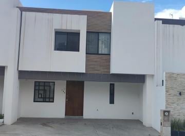 Casa · 220m² · 3 Recámaras · 2 Estacionamientos · Casa en Venta en Fuerte Ventura