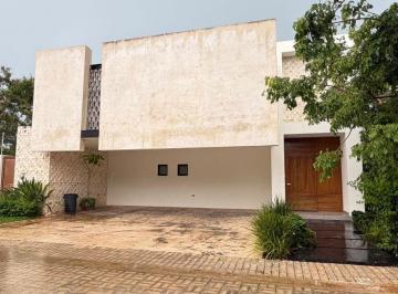 Casa de 4 habitaciones, Mérida · Casa en Renta Dentro de Privada con Páneles Solares, Temozón Norte, Mérida, Yucatán