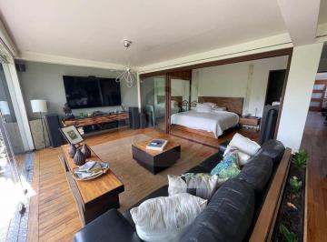 Casa · 985m² · 18 Recámaras · 3 Estacionamientos · Casa en Venta en Hipódromo