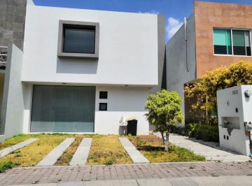 Casa · 180m² · 3 Recámaras · 2 Estacionamientos · Casa Cerca de Servicios en Refugio
