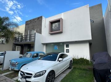 Casa · 180m² · 3 Recámaras · 2 Estacionamientos · Casa Cerca de Servicios en Refugio