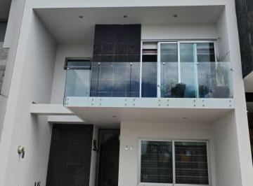 Casa de 3 habitaciones, Zapopan · Casa en Renta en Coto Ventanas Altavista Residencial