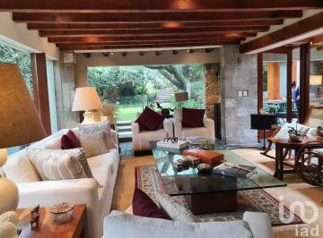 Casa · 750m² · 4 Recámaras · 5 Estacionamientos · Venta de Casa en Paseo de Las Lomas