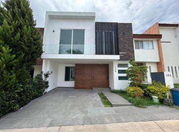 Casa · 2111m² · 3 Recámaras · 2 Estacionamientos · Valle Imperial 3 Habitaciones 2 Niveles