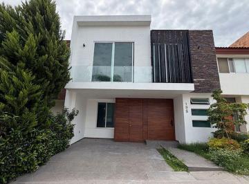 Casa · 2111m² · 3 Recámaras · 2 Estacionamientos · Valle Imperial 3 Habitaciones 2 Niveles
