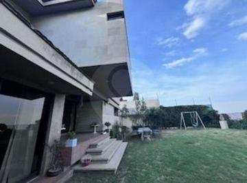 Casa · 1000m² · 3 Recámaras · 4 Estacionamientos · Casa en Venta en Bosque de Las Lomas