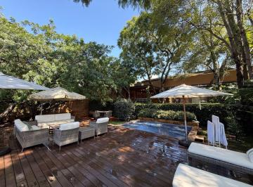 Casa de 4 habitaciones, Valle de Bravo · Casa en Venta en Valle de Bravo