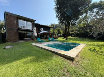 Casa de 4 habitaciones, Valle de Bravo · Casa en Venta en Rincón de Estradas Valle de Bravo