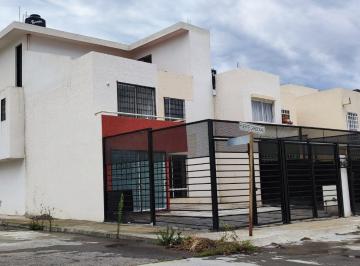Casa de 5 habitaciones, Tizayuca · Casa Grande en Esquina con Local Comercial. Zona Segura y Silenciosa.