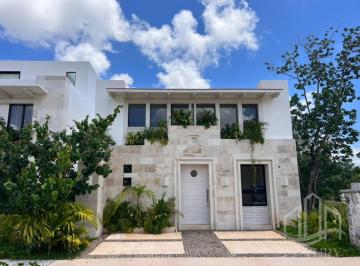 Casa · 267m² · 3 Recámaras · 2 Estacionamientos · Casa en Venta Losantos Cancun Huayacan