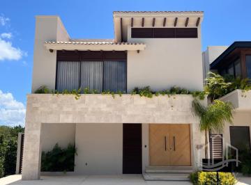 Casa · 288m² · 3 Recámaras · 2 Estacionamientos · Casa en Losantos Cancun Huayacan