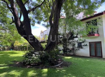 Casa · 882m² · 4 Recámaras · 6 Estacionamientos · Residencia de Lujo en Jardines de Reforma con Mas de 1000 m de Jardin