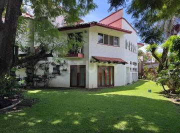 Casa · 882m² · 4 Recámaras · 6 Estacionamientos · Residencia de Lujo en Jardines de Reforma con Mas de 1000 m de Jardin