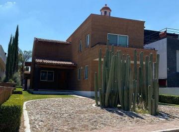 Casa · 197m² · 3 Recámaras · 6 Estacionamientos · Casa en Venta, Tequisquiapan, 3 Recámaras