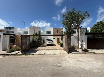 Casa · 3 Recámaras · 2 Estacionamientos · Casa en Renta en Residencial Vida Verde, Cholul - 3 Recámaras con Alberca