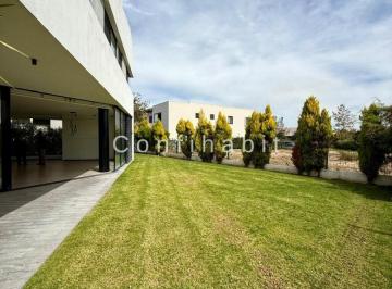 Casa de 4 habitaciones, Querétaro · Casa en Venta en El Campanario, Queretaro