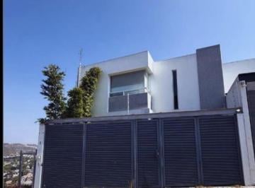 Casa · 274m² · 4 Recámaras · 2 Estacionamientos · Casa en Fraccionamiento Milenio 3a Sección