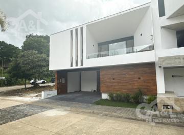 Casa · 300m² · 4 Recámaras · 2 Estacionamientos · Casa en Venta en Fraccionamiento Privado Monte Magno Recamara Planta Baja