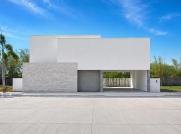 Casa · 339m² · 4 Recámaras · 2 Estacionamientos · Casa Nueva en Venta Río del Dorado Boca del Río