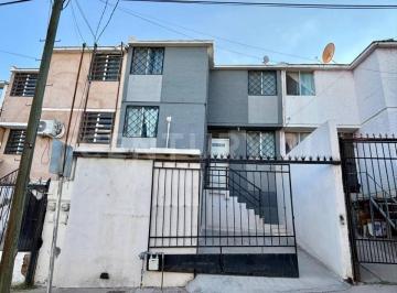 Casa · 66m² · 3 Recámaras · 1 Estacionamiento · Casa en Venta en Col. Saucito