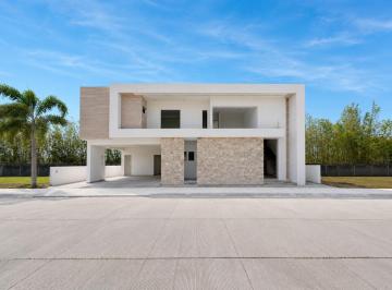 Casa · 360m² · 4 Recámaras · 2 Estacionamientos · Casa Nueva en Venta Río del Dorado Boca del Río