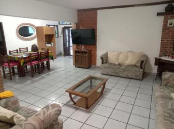 Casa · 211m² · 5 Recámaras · 2 Estacionamientos · Casa en Privada en del Empleado Cuernavaca - Maz - 2709 - Cp